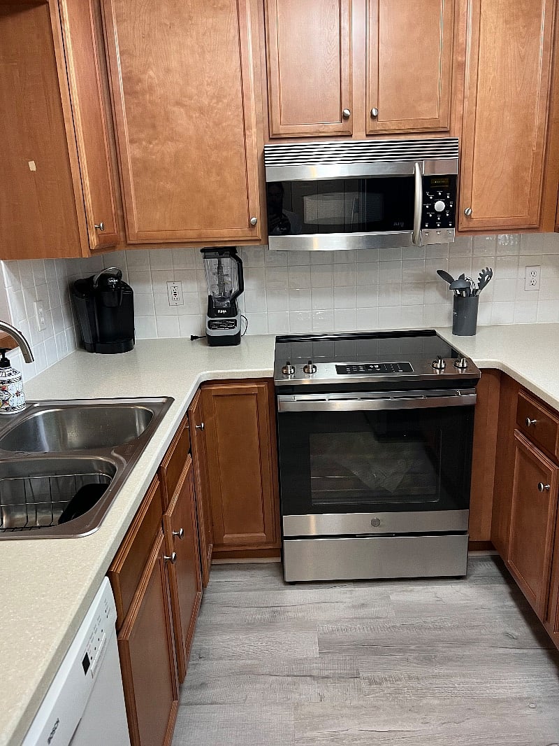 Kitchen stove is brand new.
Ninja professional blender