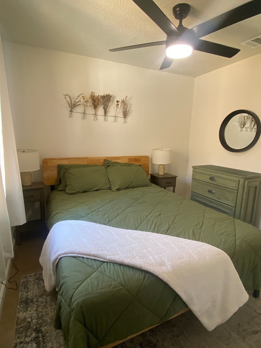 Bedroom 1, Queen