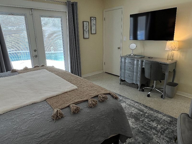 The in-room tv and desk/vanity makes this room not only comfortable, but completely functional.