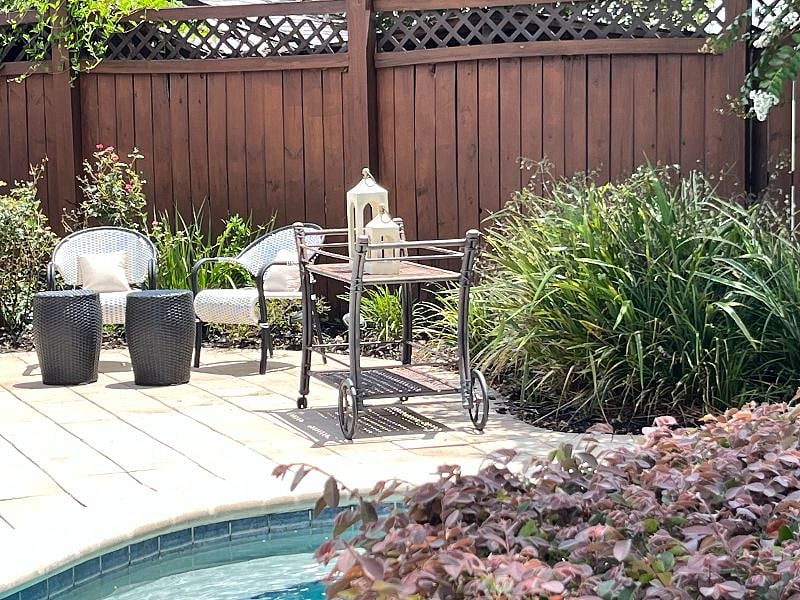 Serve guests or yourself drinks and pool snacks with this convenient garden cart.