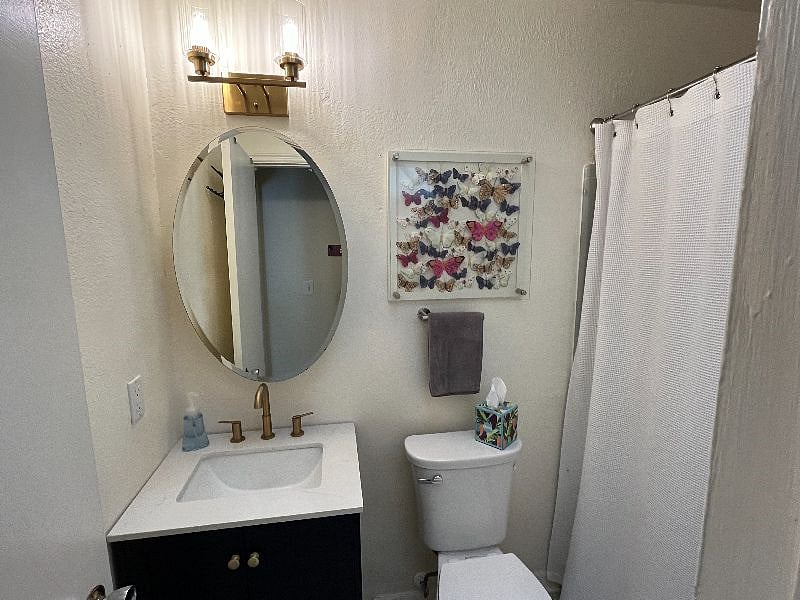 A charming bathroom that can be used as a master ensuite or can be shared with the rest of the house.