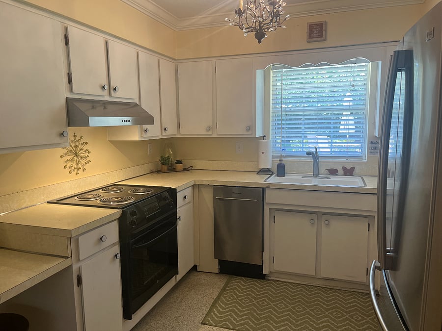 This kitchen has a retro charm thats hard to findthink vintage vibes with just the right dose of personality. Its cozy, clean, and fully equipped with modern appliances, so you get the best of both worlds: timeless character and everyday convenience.