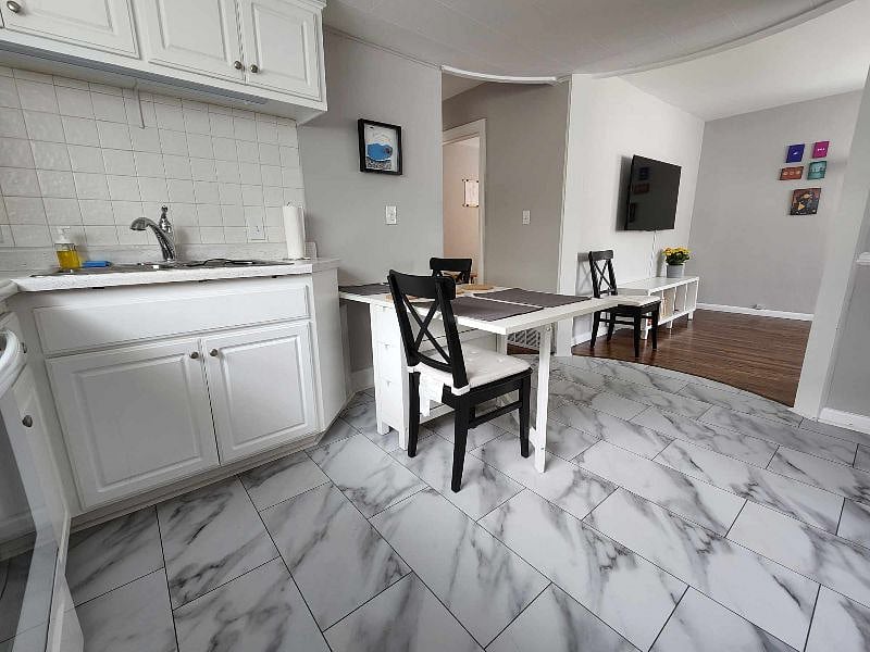 Furnished Finder property 572850_1 photo 8