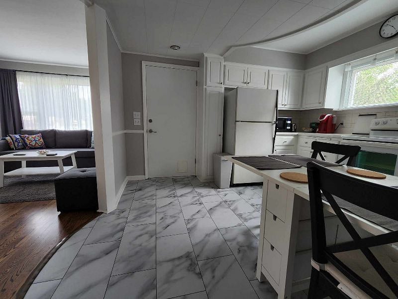Furnished Finder property 572850_1 photo 6