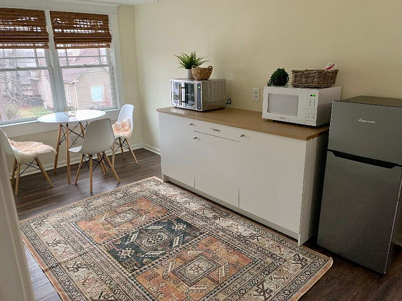 Kitchette & dining area