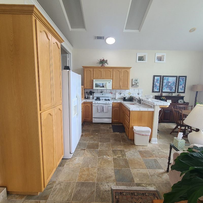 Furnished Finder property 572955_1 photo 10