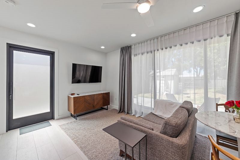 Furnished Finder property 572963_1 photo 9