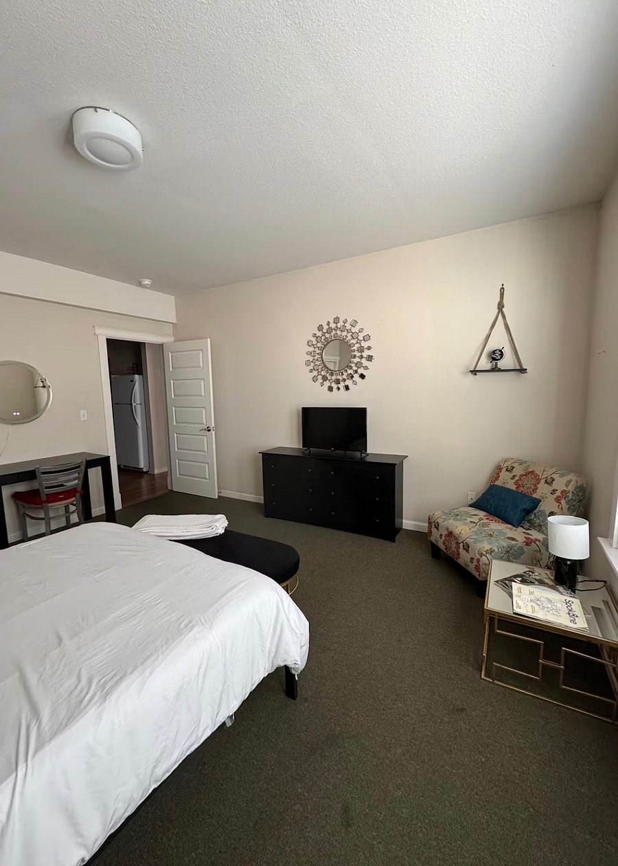 Bedroom - Queen Bed