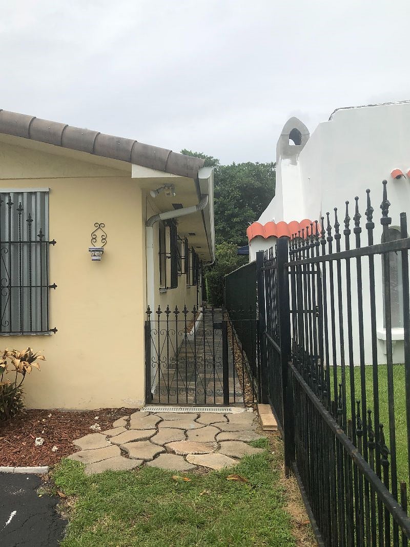 Side alley to studio