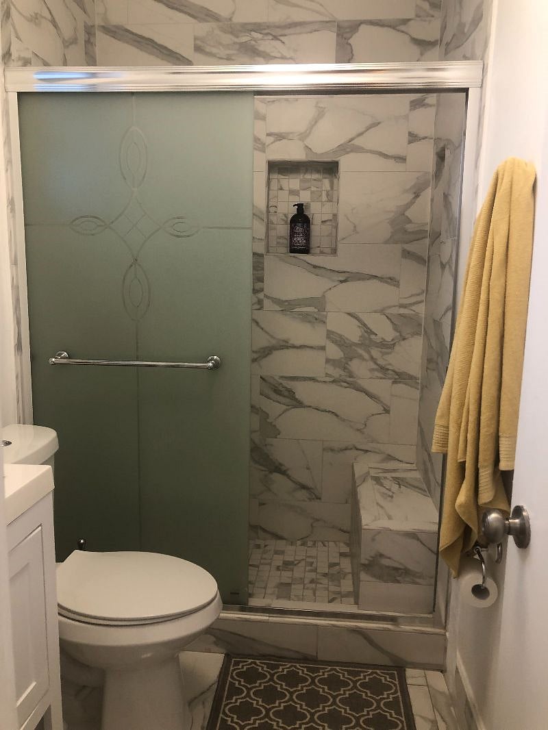 Sitting area shower