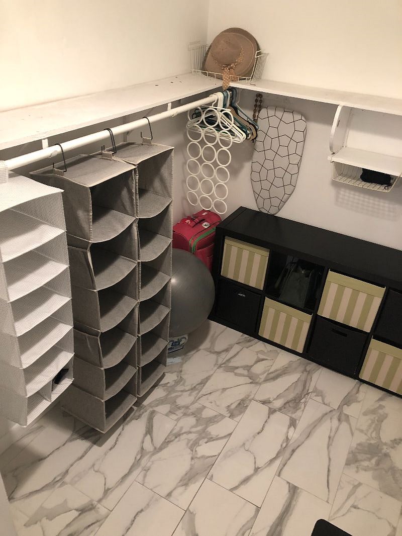 Walking closet with ample space