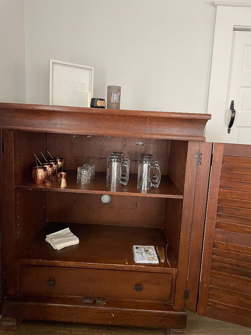 Bar area, dining room