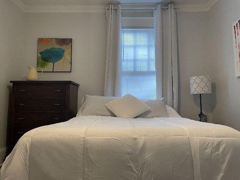 Queen bed, room 2