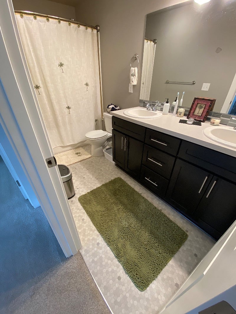 Double sink full bath