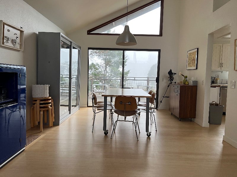 Dining room.