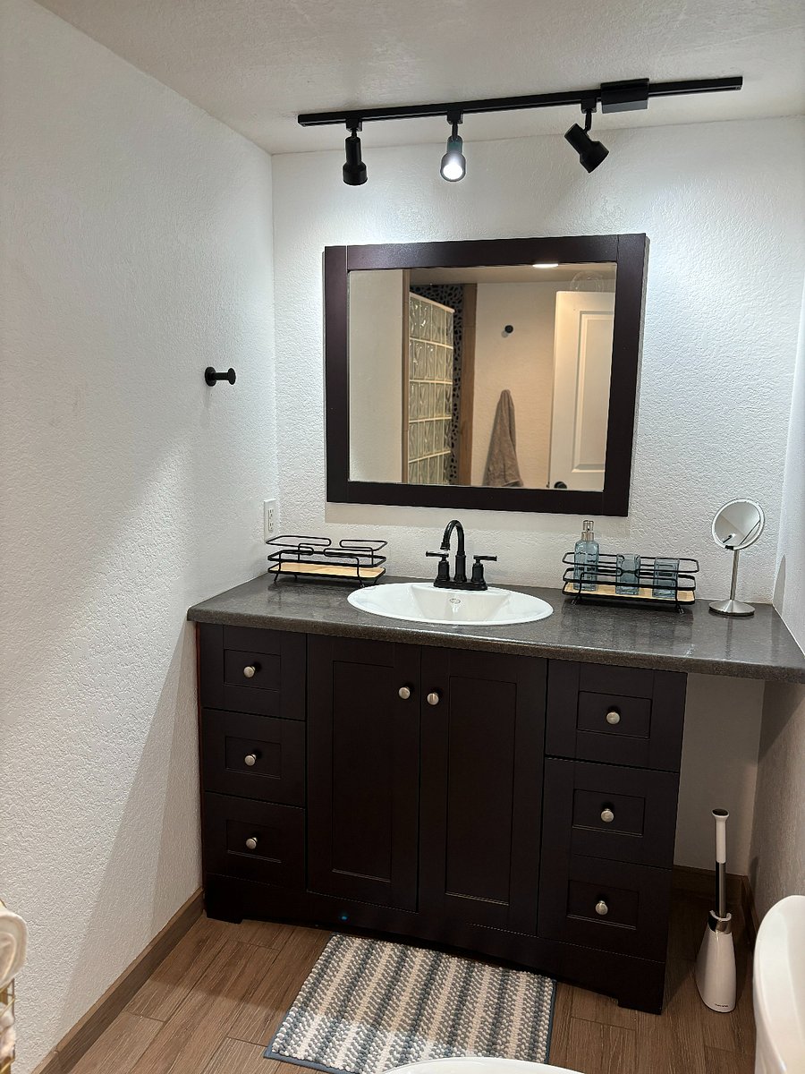 2nd Bathroom
