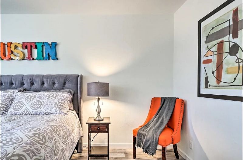 Master bedroom - King bed