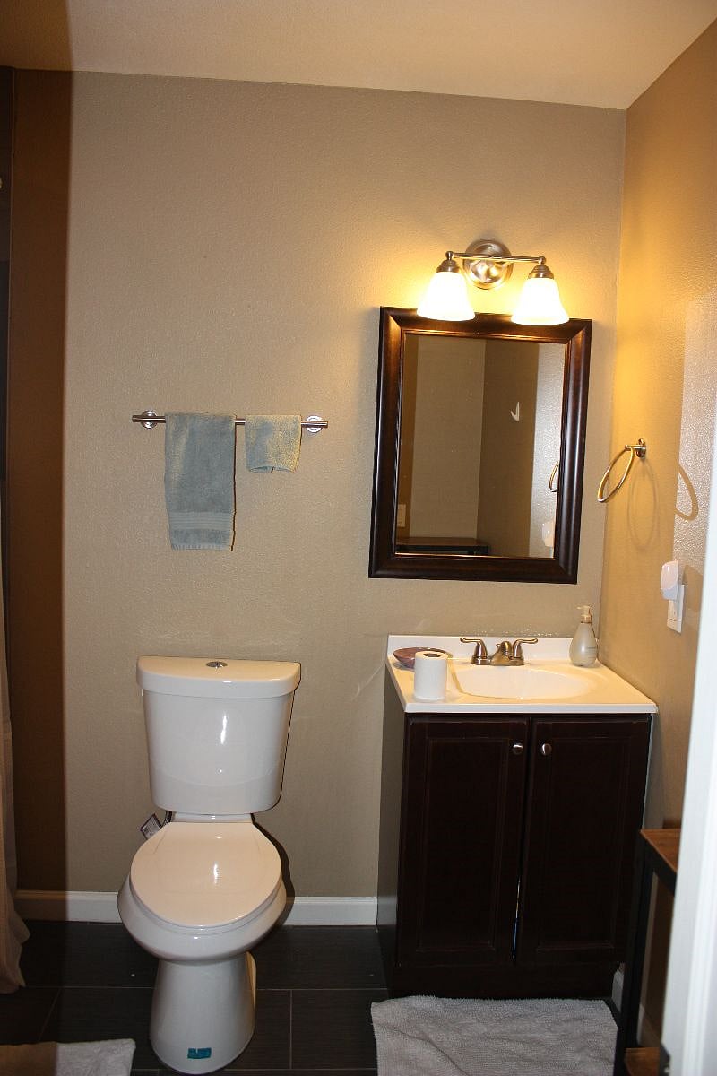 Room C: Private Bath