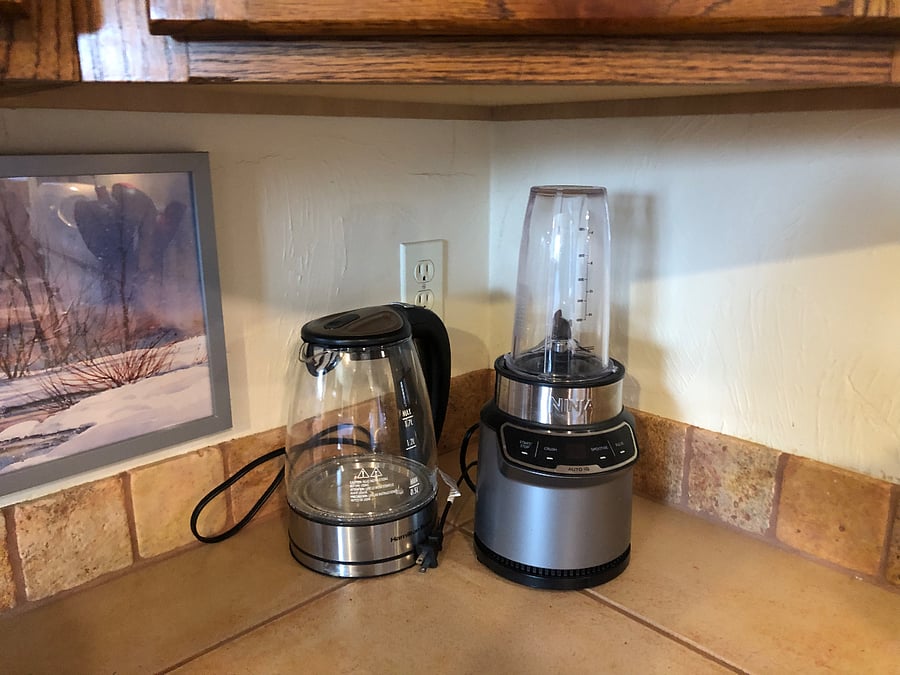 Rapid boil teapot and bullet blender for breakfast on the go.