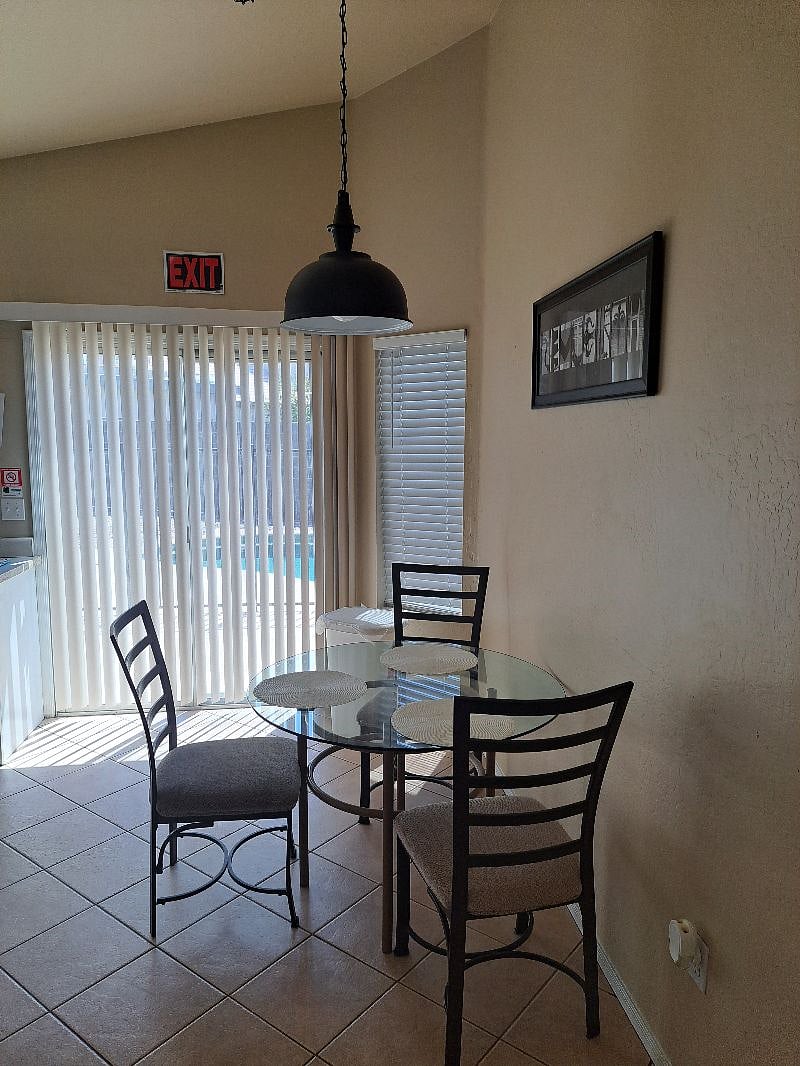 EAT IN KITCHEN