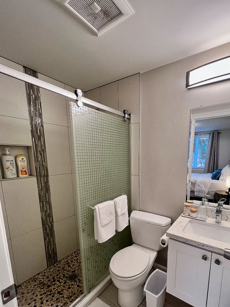 Bedroom 2 ensuite bathroom with soft 100% cotton towels and amenities for your stay