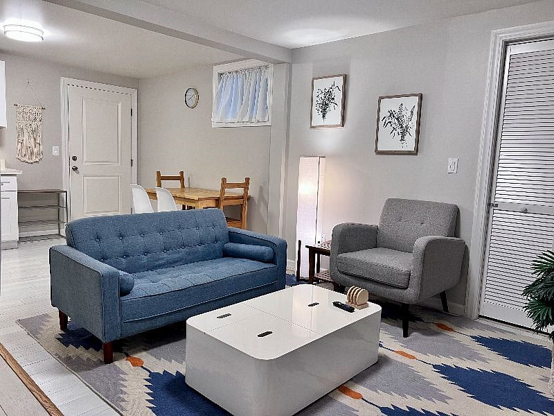 Comfortable seating and dining for 4