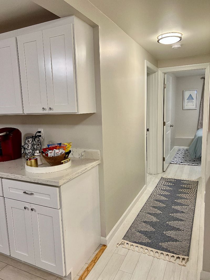 Hallway to both bedrooms