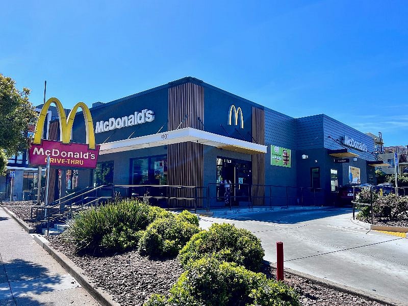 5 minute walk to McDonald's