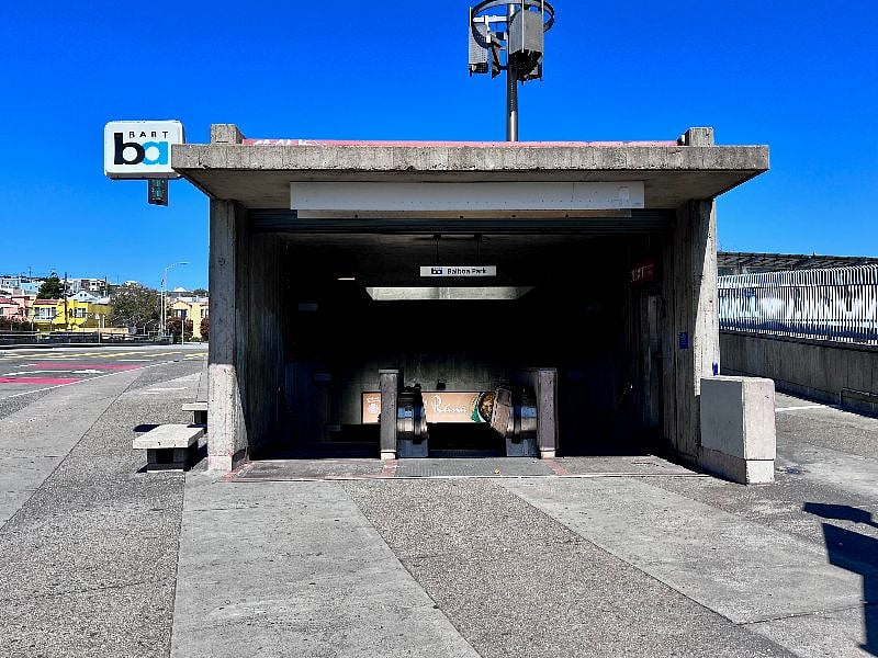 15 minute walk or 5 minute Muni bus ride to Balboa Bart Station. Fast and convenient to head to downtown in 10 minutes or SFO airport in 15 minutes