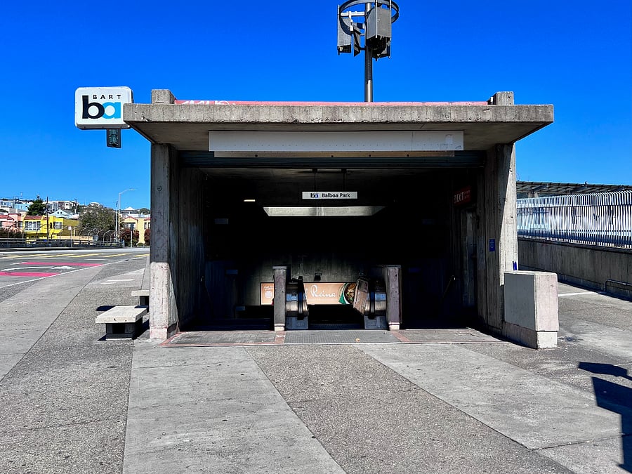 15 minute walk or 5 minute Muni bus ride to Balboa Bart Station. Fast and convenient to head to downtown in 10 minutes or SFO airport in 15 minutes