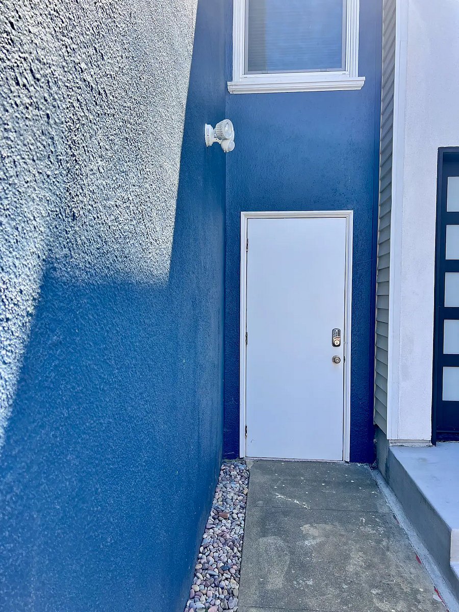 Private entrance with keypad