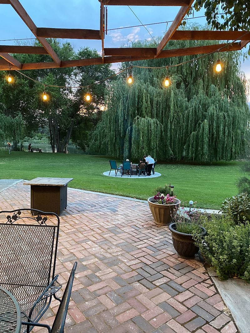 guests enjoying s'mores at the firepit