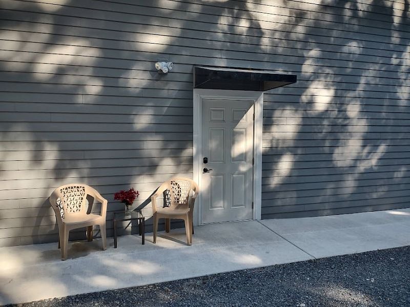 Private covered entrance w/ gravelled parking just off cement sidewalk. Enjoy a hot cup of coffee in the a.m. or a cool.beverage at the end of the day!