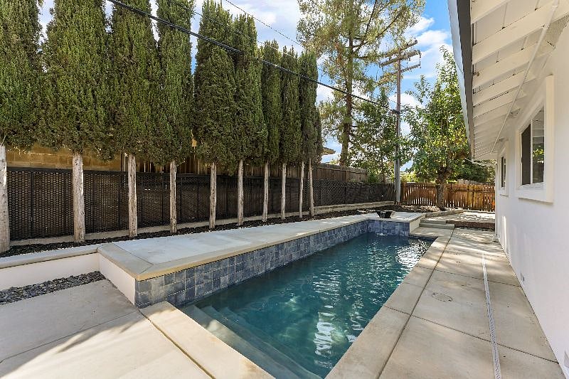 Furnished Finder property 574053_1 photo 17