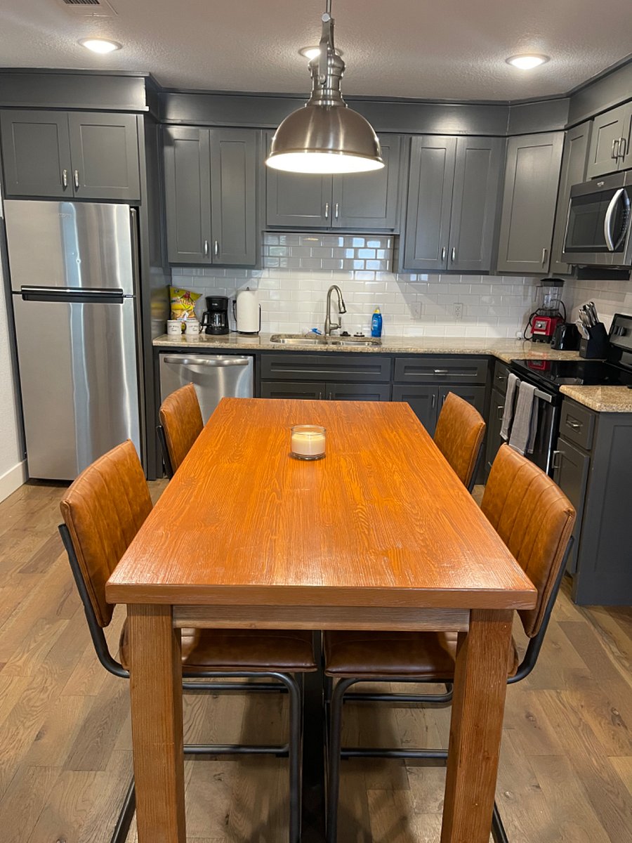 Island Table with 4 Seats