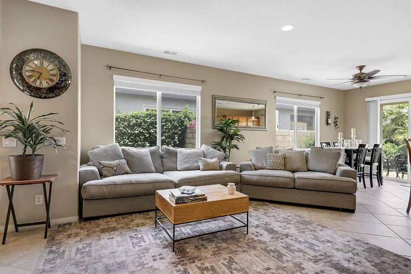 Furnished Finder property 574143_1 photo 3
