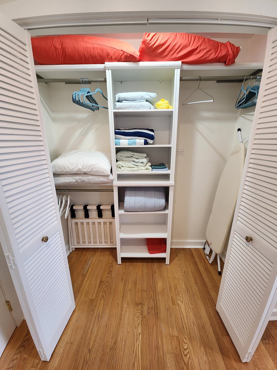 Bedroom 1 (Closet)