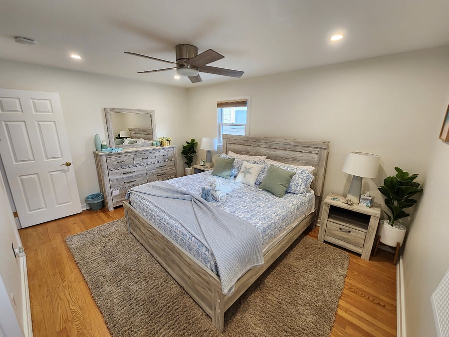 Bedroom 2 (King Bed)