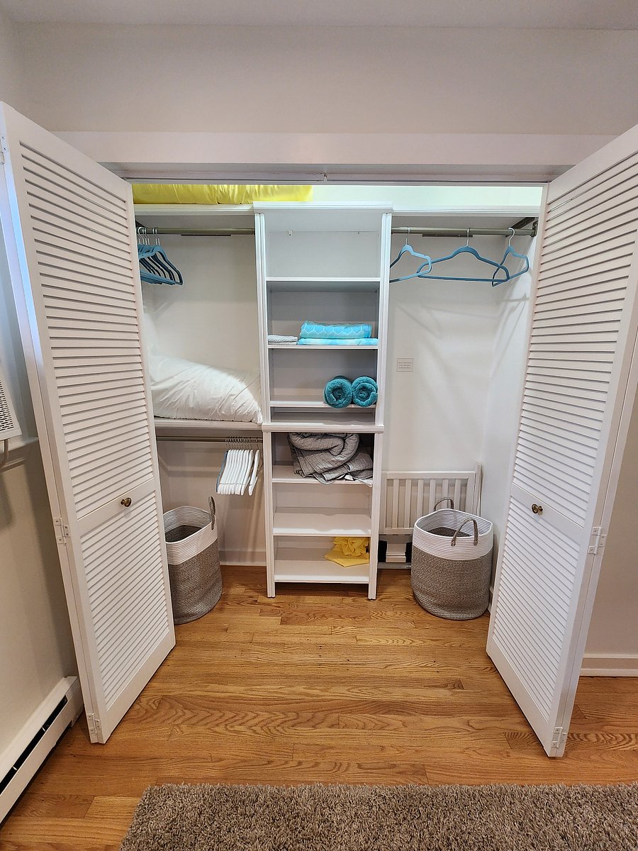 Bedroom 2 (Closet)