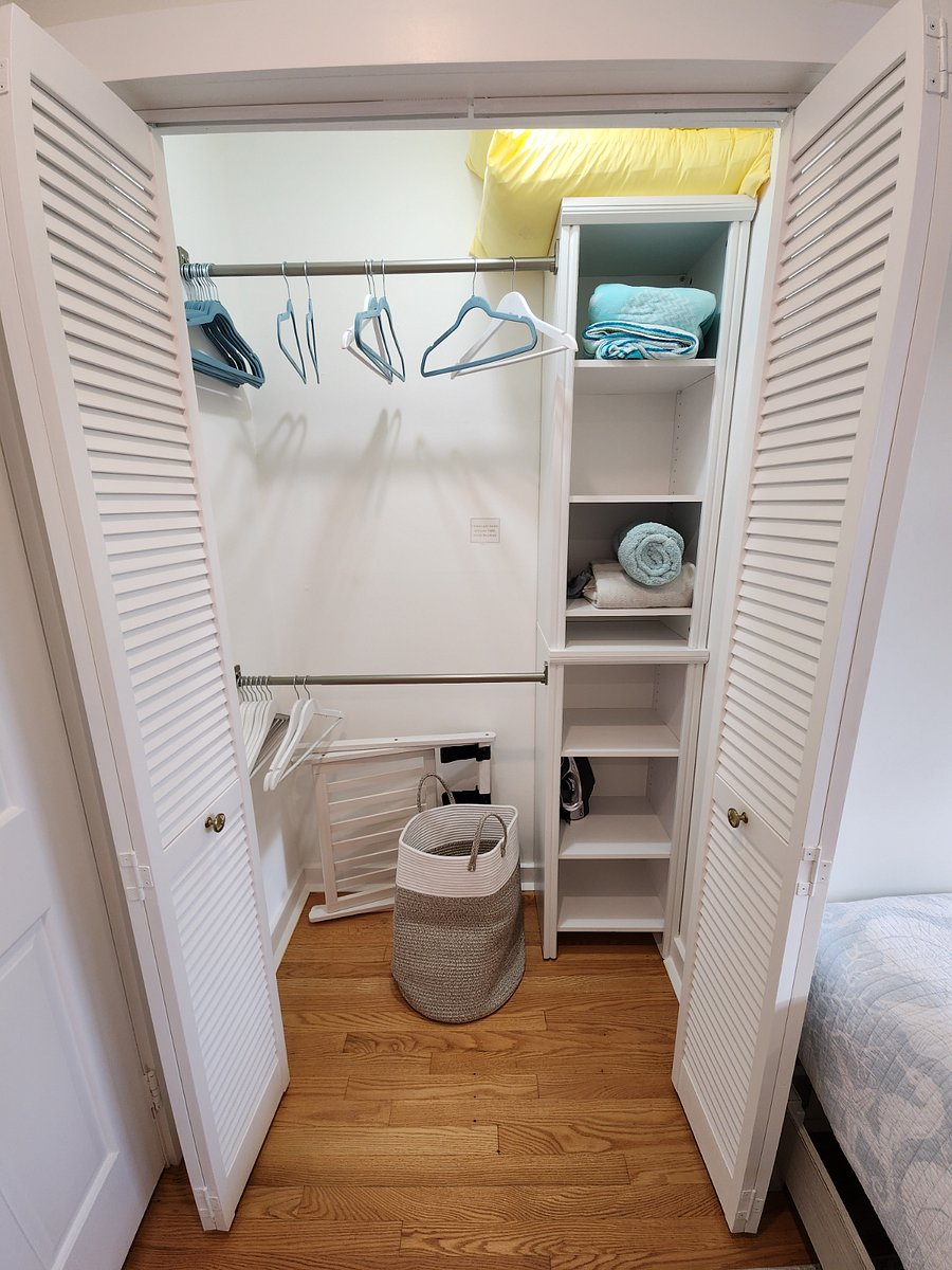 Bedroom 3 (Closet)