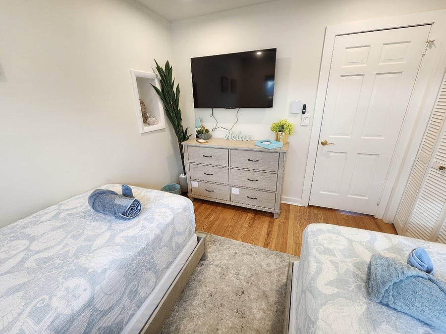 Bedroom 3 (2 Twin Beds)