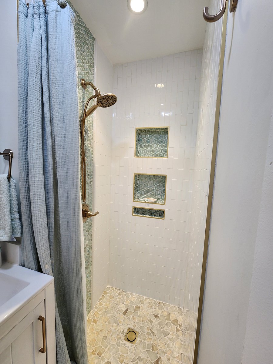 1st Floor Bathroom