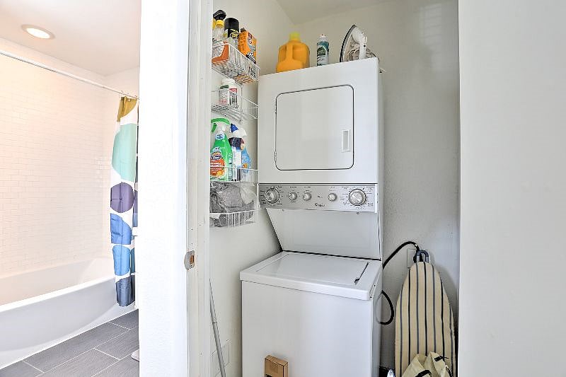 In-unit washer/dryer