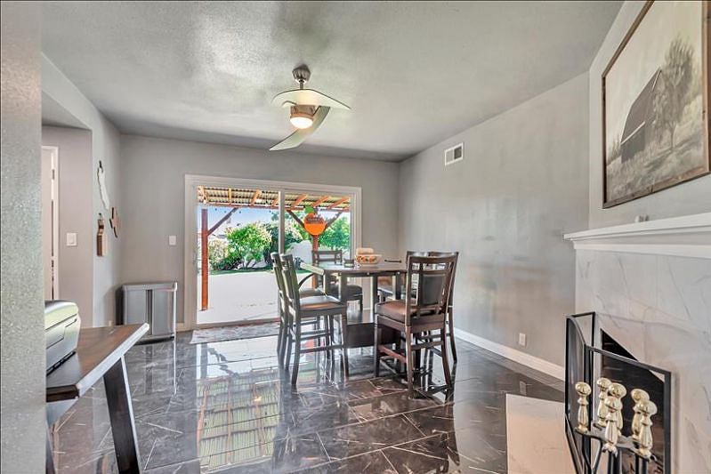 Cozy kitchen dining: Fireplace, 6-seat table, inviting ambiance.