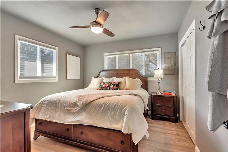 Cozy 2nd bedroom: King bed, TV, closet, 6-drawer chest, side table.