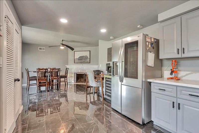 Cozy kitchen dining: Fireplace, 6-seat table, inviting ambiance.