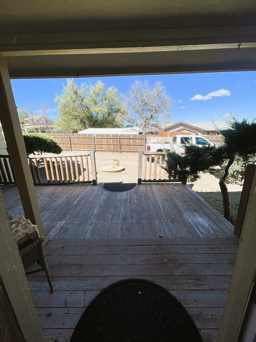 outdoor porch and parking