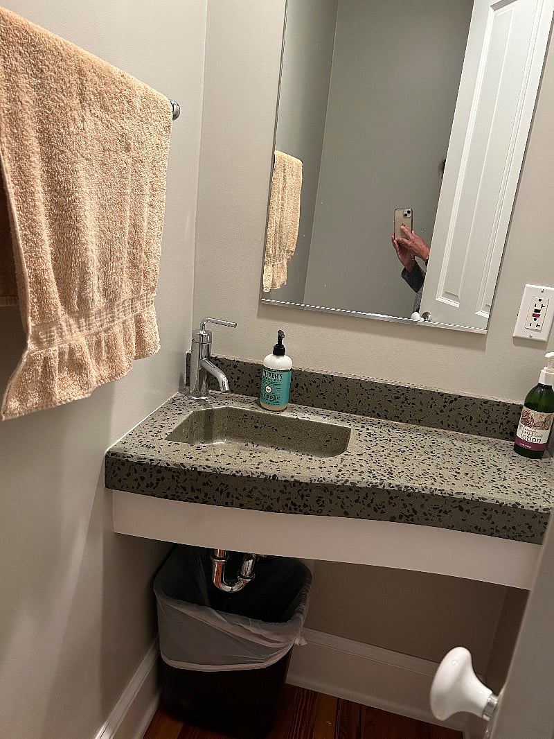 1st floor half bathroom 