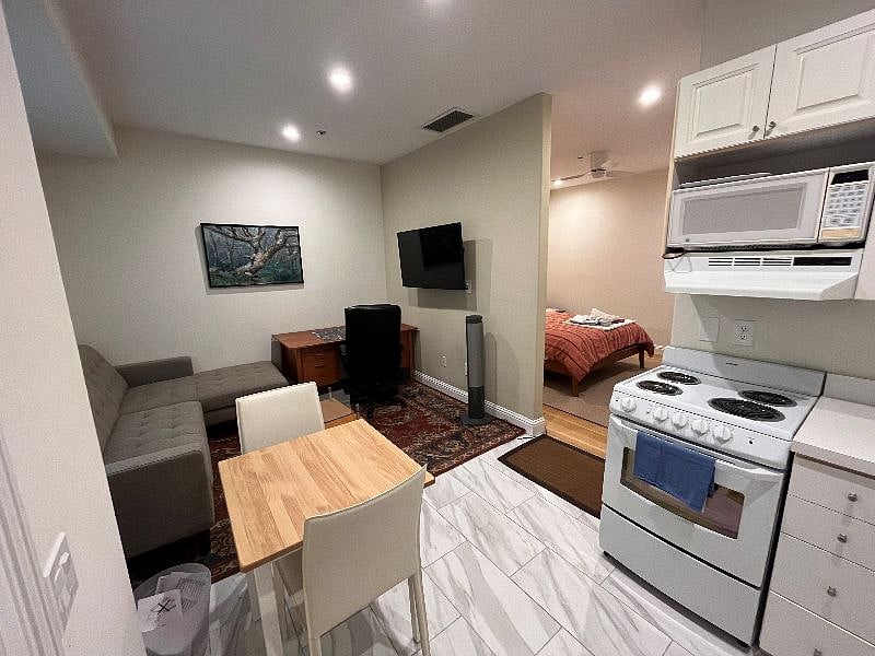 Furnished Finder property 574660_1 photo 1
