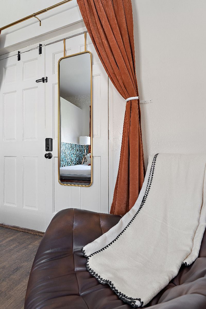 Multiple mirrors help you look your best no matter the occasion.